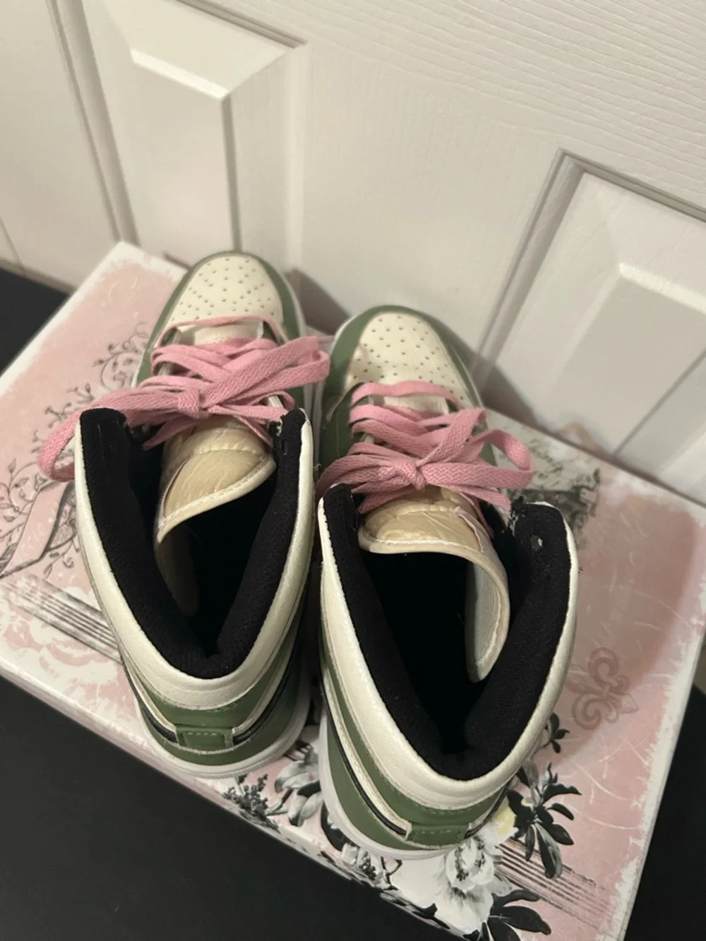 Nike Air Jordan 1 Retro High OG Seafoam - Picture 6 of 8